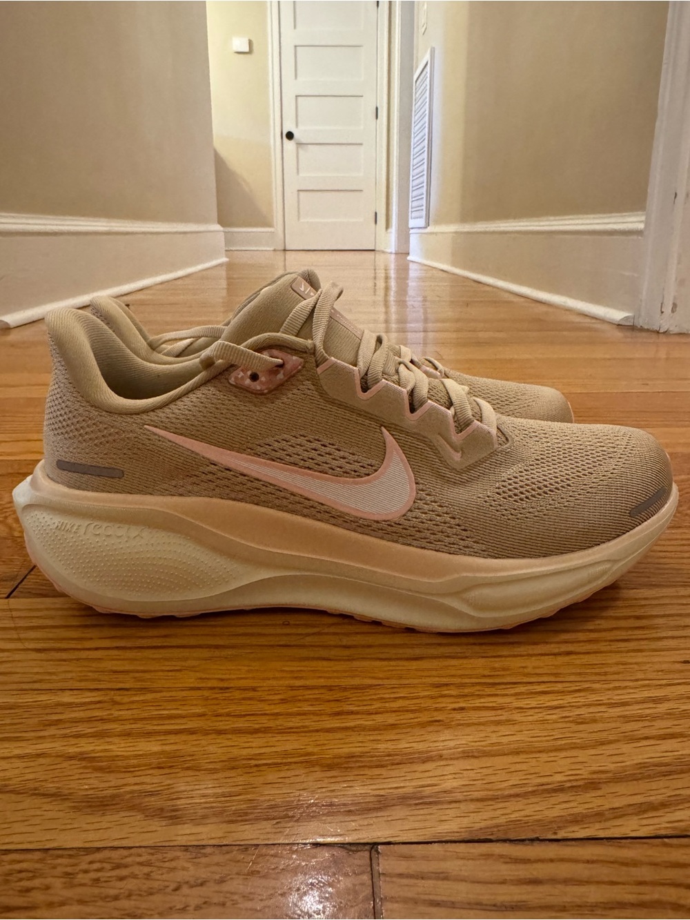 NEW Nike Women’s Pegasus 41 Running Shoes - Beige with Pink Swoosh